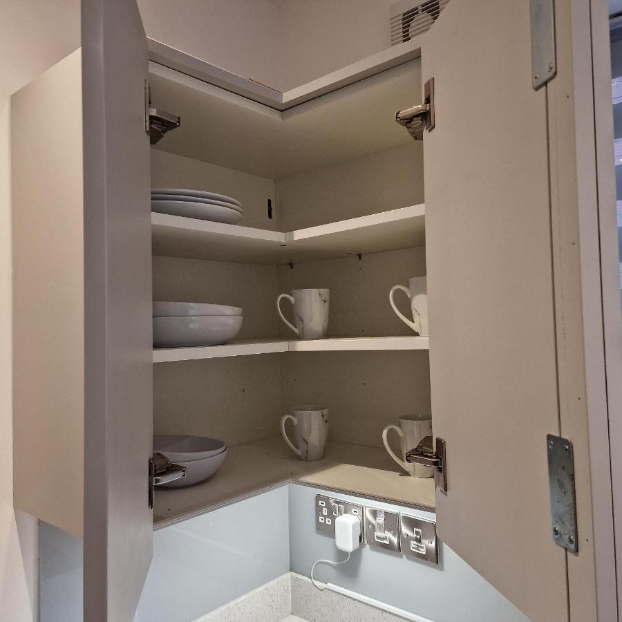 Delightful & Spacious Guest House In Farnworth Near Bolton Hospital Екстериор снимка